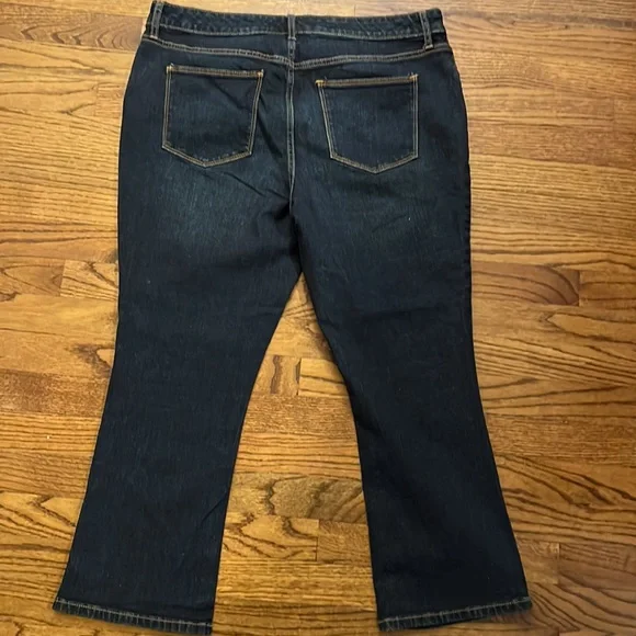 Universal Thread - Picture 3 of 5